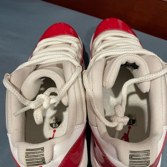 Jordan low Cherrys - Picture 3 of 3